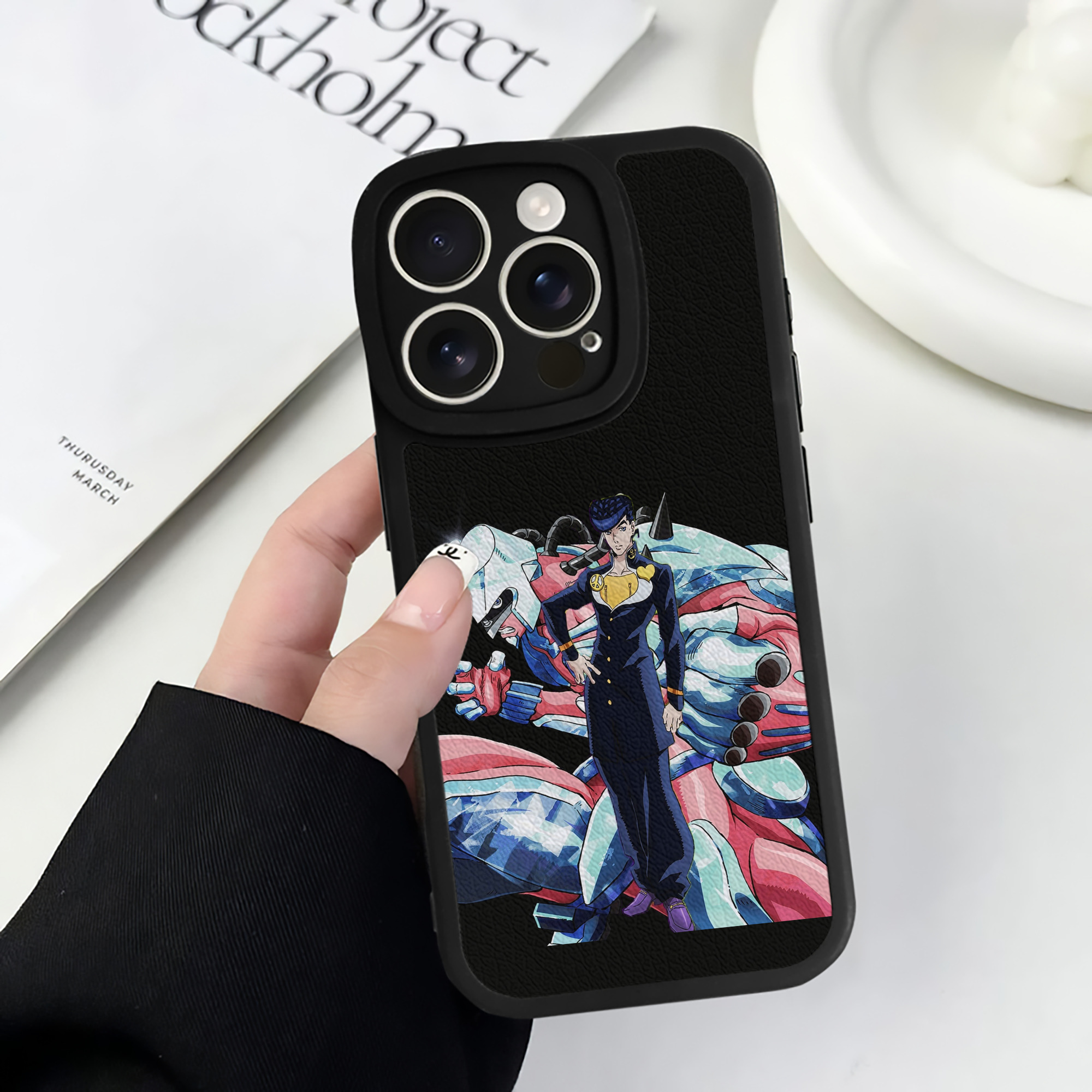 （画像用） ジョジョの奇妙な冒険 ひがしかた じょうすけ JoJo's Bizarre Adventure Higashikata Josuke 【iPhone 16シリーズ対応】シリコンスマホケース（レザー調） 材質：シリコン